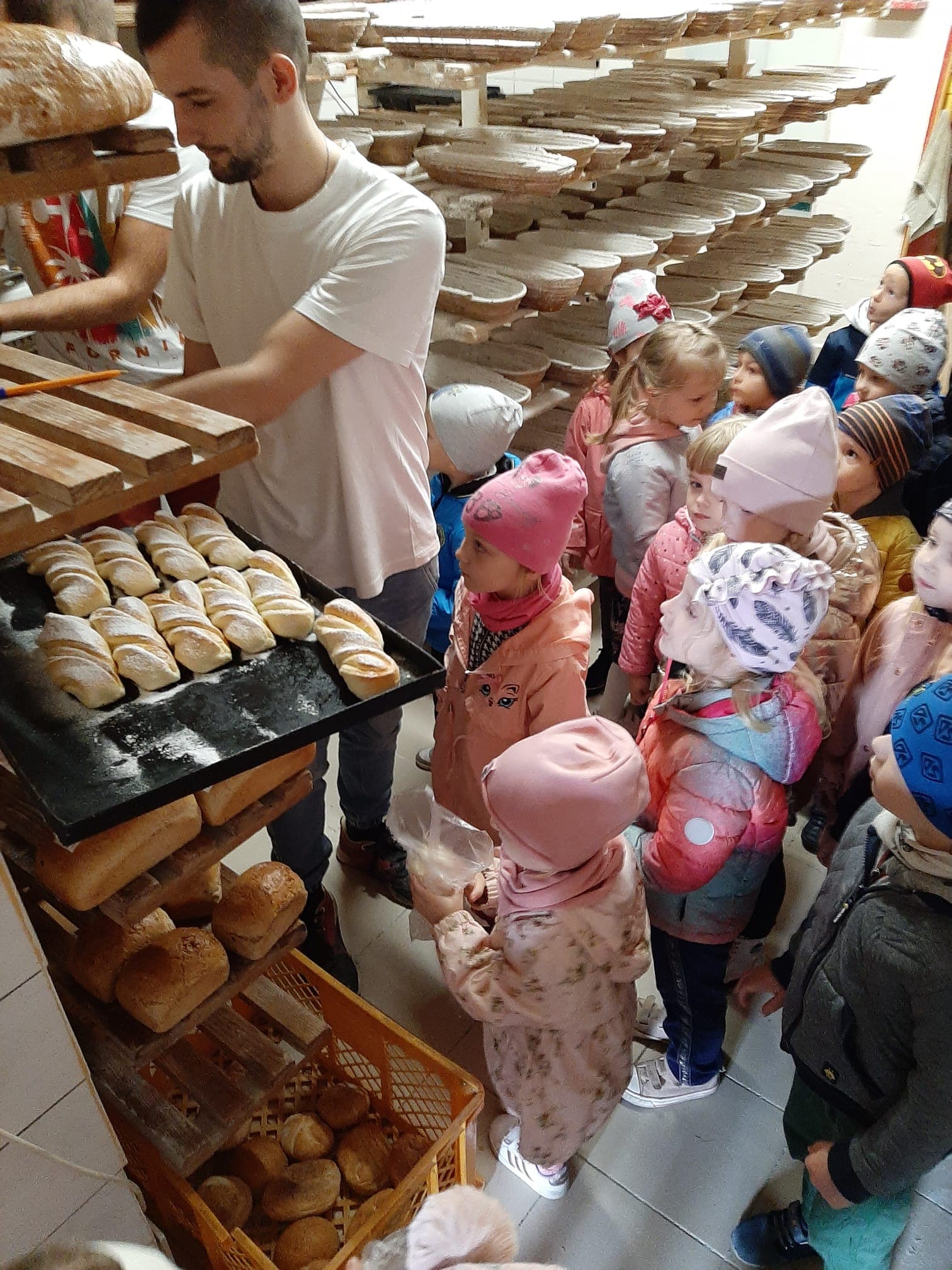 Przedszkolaki wybrały się z wizytą do Piekarni Jo-Mar w Gogołowej