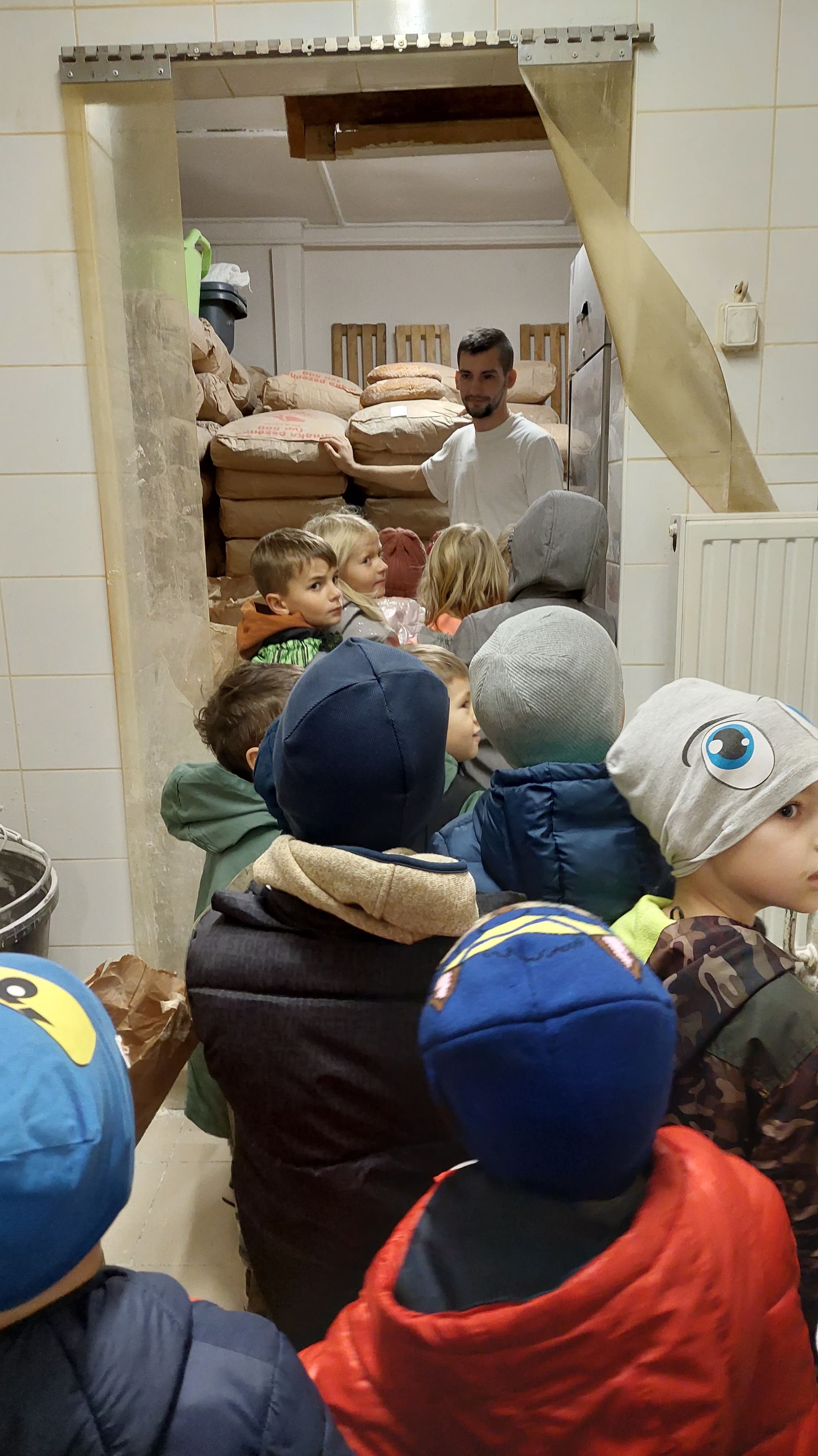 Przedszkolaki wybrały się z wizytą do Piekarni Jo-Mar w Gogołowej